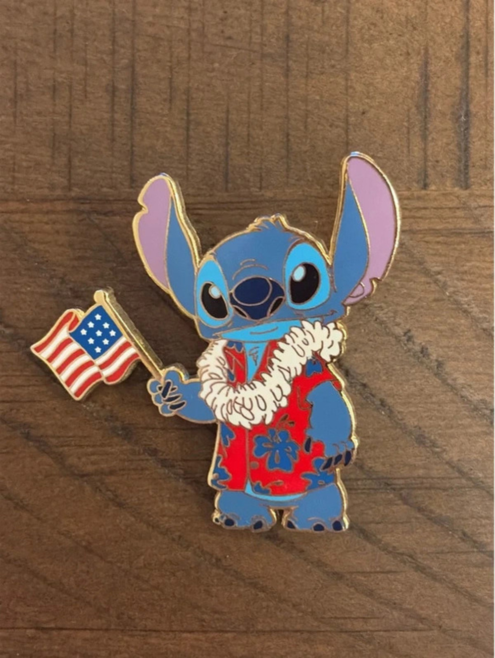 Disney 2004 Patriotic Stitch American Flag Hawaiian Shirt Pin #30228